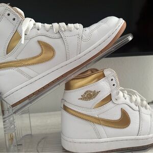 Air Jordan 1 Retro high OG metallic gold